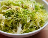 Hình bước làm 3 của món Salad Friseline Trộn Cá Cơm Muối