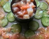 Foto del paso 2 de la receta: Tapa de Carpaccio de tomate rosa y pepino con timbal de ahumados