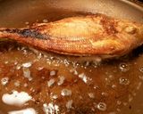 Foto del paso 14 de la receta: Breca frita con adobo de ajo y perejil