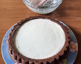 Foto del passaggio 12 della ricetta Torta Mary Ann cake al cacao con crema al mascarpone e frutta