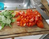 Foto del paso 2 de la receta: Tirabuzones con tomate albahaca y aceitunas