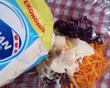 Foto langkah ke 5 dari resep Coleslaw dengan Sosis dan Telur.