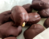 Foto del paso 2 de la receta: Dátiles con crema de cacahuete y chocolate