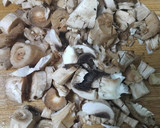 Foto del paso 2 de la receta: 🍄Champiñones rellenos de queso feta 🧀🇬🇷