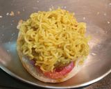 A picture of step 6 of Maggilicious Veg Burger.