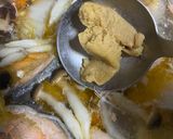 Foto langkah ke 3 dari resep Salmon Belly Soup.