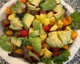 Foto del paso 1 de la receta: Ensalada verde con langostinos, mango y aguacate