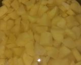 Sajtos-fokhagymás csirkecombok hagymás burgonyával recept fázis 10 fotója