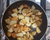 صورة لخطوة 5 من وصفة بطاطس بالثوم والكزبرة 🥔🥔🥔