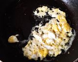 Foto langkah ke 2 dari resep Nasi Goreng Sosis (bumbu iris).