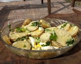 Foto del paso 3 de la receta: ¡Achuras en hinojo! "Mollejas al vino con papas, perejil y huevo"