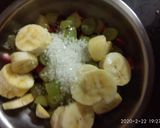 A picture of step 3 of Grapes pomegranate banana custard.