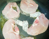 Foto del paso 3 de la receta: Merluza a la plancha con arroz de curry