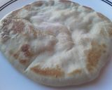 Foto del paso 2 de la receta: Pizza en pan turco🍕