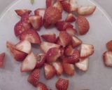 A picture of step 5 of Strawberry crepes.