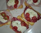 Foto del paso 3 de la receta: Pizzetas de tostadas! 🍕