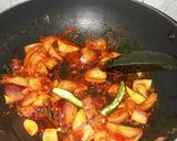 A picture of step 2 of Payaj malai ki sabji.