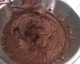 Foto langkah ke 6 dari resep Quadruple Chocolate Mud Cake.