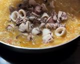 Foto del paso 3 de la receta: Arroz meloso con calamares encebollados