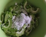 Foto langkah ke 2 dari resep Tumis pare rebon kepala cumi.