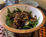 Foto del paso 4 de la receta: Ensalada de rúcula, champiñones y arándanos