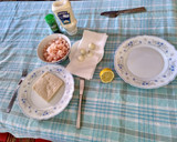 Foto del paso 1 de la receta: Rebanada de gambas con huevo y eneldo
