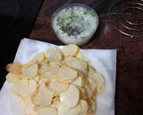 Foto del paso 1 de la receta Tortilla de papas chips con cebolla y perejil