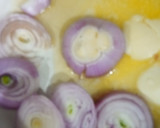 Foto del paso 2 de la receta: Salmón a la Plancha con Salsa de Soja, Mandarina y Miel con Chalotas