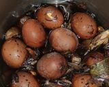 Foto langkah ke 3 dari resep Pindang Telur Retak.