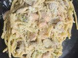 Espagueti blanco con Camarones con champiñones y pechuga de pollo