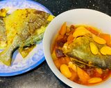Hình bước làm 7 của món Cá chim biển trắng chiên nghệ và canh hầm đậu củ quả