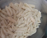 Foto del paso 4 de la receta: Fideos al"fierrito"de sémola sin huevo con verduras salteadas🍝🍳🌾🍆🍅