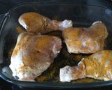 Foto del paso 1 de la receta: Pollo al horno con papas y 🍅 tomates