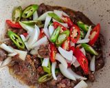 รูปขั้นตอนการทำที่ 8 ของ ตับไก่ผัดพริกหยวก