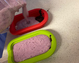 Foto del paso 3 de la receta: Helados de yogur, frambuesa y arándanos