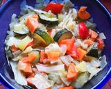 A picture of step 4 of Sayur Lodeh w/ Choyote in Coconut Cream milk 🇮🇩 🍹😋😊🌶🥕🍅🍜.