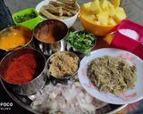 सुके बोंबील आणि बटाटा रस्सा (sukha bombil batata rassa recipe in marathi) रेसिपी स्टेप 1 फोटो 