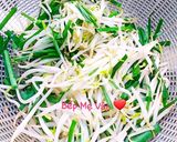 Hình bước làm 2 của món Hủ tiếu xương và lưỡi heo
