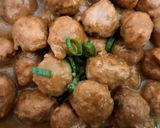 Foto langkah ke 8 dari resep Bistik Bola bola Daging Ayam.