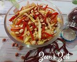 A picture of step 4 of Tom Sum/Thai Raw Papaya Salad.