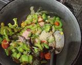 Foto langkah ke 4 dari resep Tumis Pare Campur Tempe.