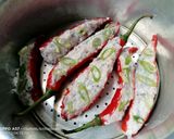 Foto langkah ke 10 dari resep Dimsum Udang Bungkus Cabai Merah.