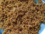 क्रिस्पी मैगी रोल(Crispy maggi roll recipe in Hindi)