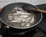 Foto langkah ke 2 dari resep Ikan Dencis Cabe Ijo.