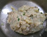 A picture of step 2 of Mutton mince staffing in potato cutlets.