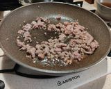 Foto del passaggio 2 della ricetta Pasta con funghi e salsiccia di norcia