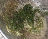 A picture of step 1 of Podinay ki sharbat (Mint Drink).
