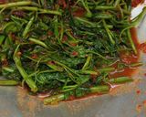 Foto langkah ke 4 dari resep Tumis Kangkung Terasi Pedas.