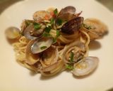 A picture of step 2 of Spaghetti alle vongole con pomodorini.