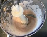 Une image de l'étape 6 de Purée de pommes de terre à l'oignon de roscoff, ail confit et beurre aux cristaux de sel.